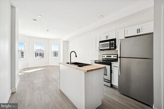 32 S 62nd St in Philadelphia, PA - Building Photo - Building Photo