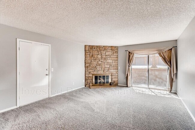 335 Wright St in Lakewood, CO - Building Photo - Building Photo