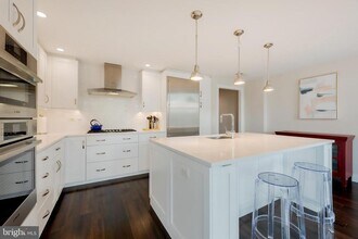 4915 Hampden Ln in Bethesda, MD - Building Photo - Building Photo
