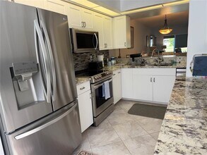 880 Bird Bay Dr W in Venice, FL - Building Photo - Building Photo