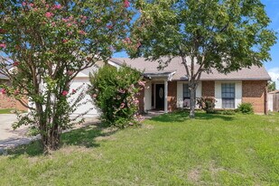 1702 Clark Trail in Grand Prairie, TX - Building Photo