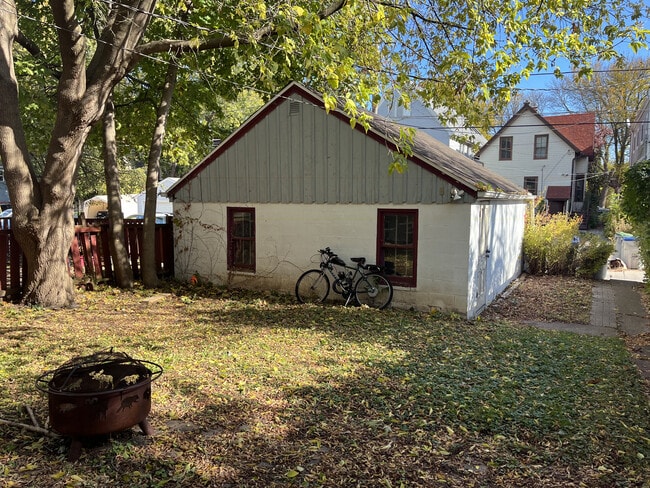 3260A N Newhall St in Milwaukee, WI - Foto de edificio - Building Photo