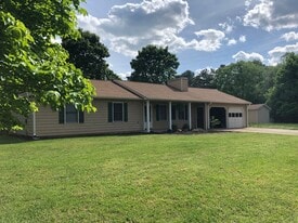 201 Deerchase Dr in Woodstock, GA - Building Photo
