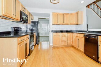 7081 Village Oaks Dr in Avon, IN - Foto de edificio - Building Photo