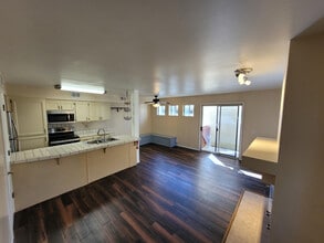 433 E Ave, Unit C in Coronado, CA - Building Photo - Building Photo