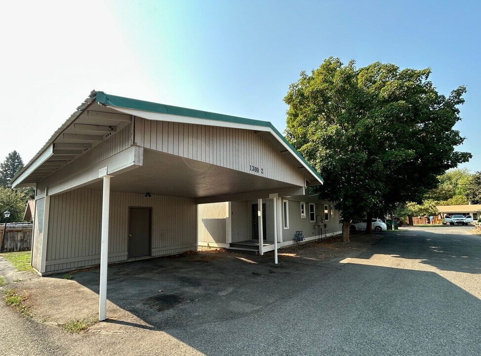 1300 N Brooklane St in Ellensburg, WA - Building Photo