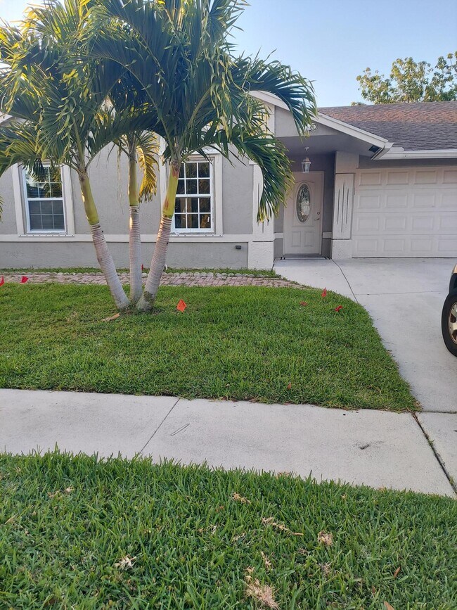 5419 Blueberry Hill Ave in Greenacres, FL - Building Photo - Building Photo