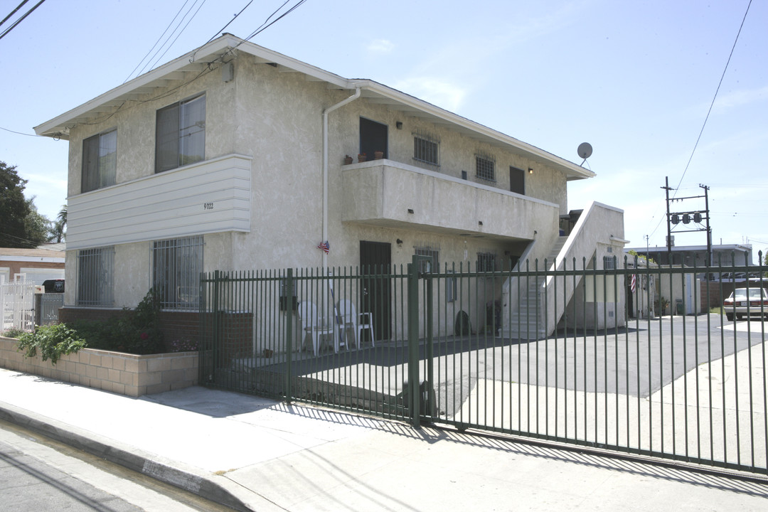 9020 Walnut St in Bellflower, CA - Building Photo