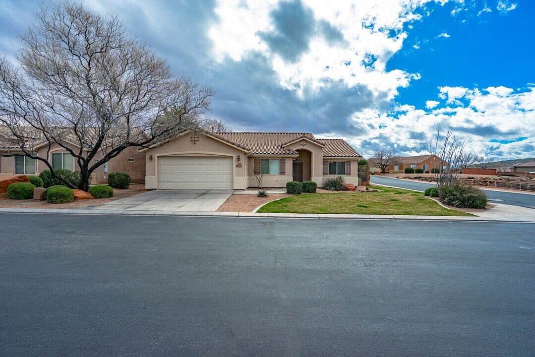 1630 E 2450 S in Saint George, UT - Building Photo