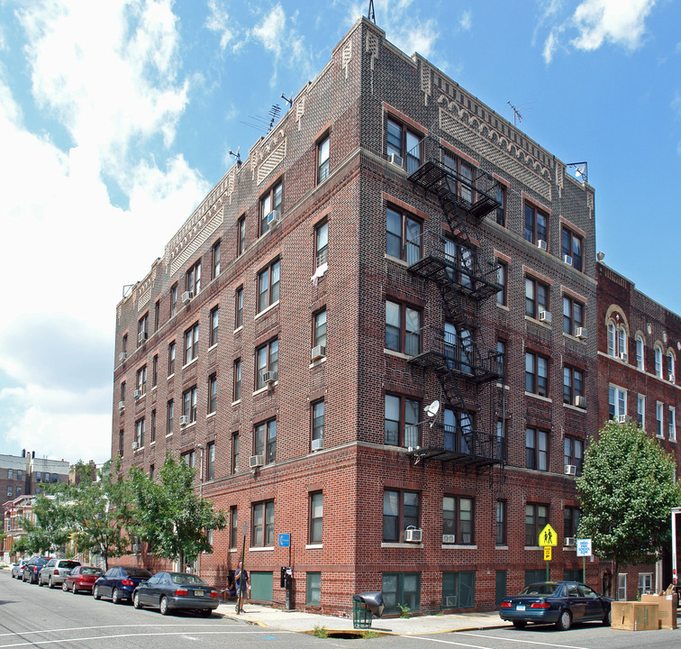 304 50th St in West New York, NJ - Building Photo