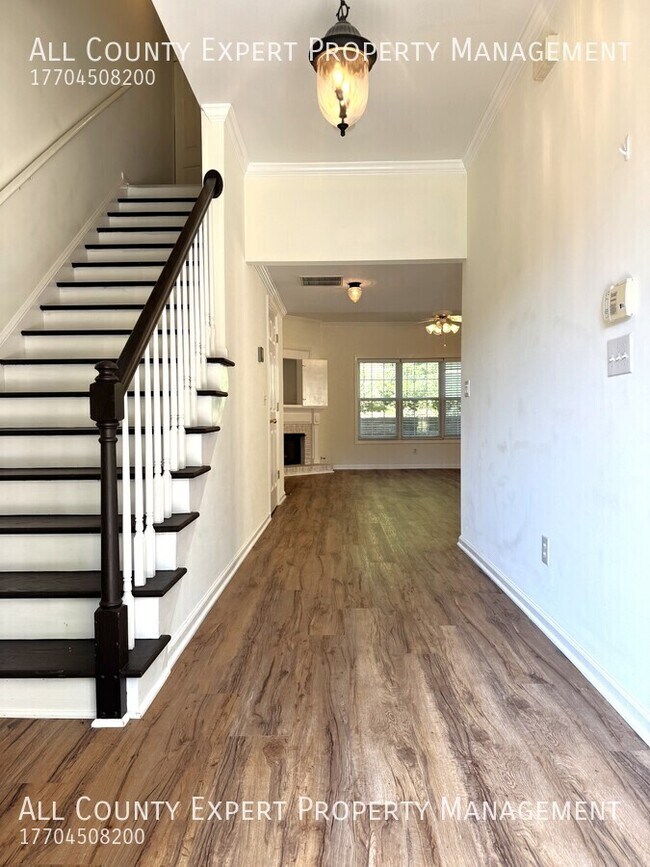 2075 Pine Tree Dr in Buford, GA - Building Photo - Building Photo