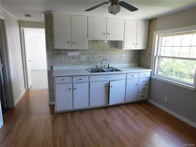 395 Davey St, Unit Upper, Unit Upper