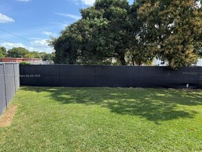 10190 W Guava St in Miami, FL - Building Photo - Building Photo