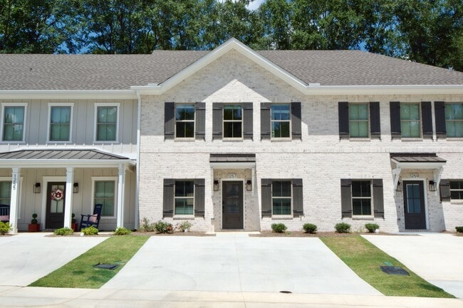 property at 1257 Tigers Tail Trl
