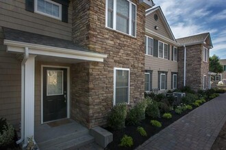 100 Vista View Dr in Farmingville, NY - Building Photo - Building Photo