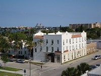 The Pershing Suites in West Palm Beach, FL - Building Photo - Building Photo