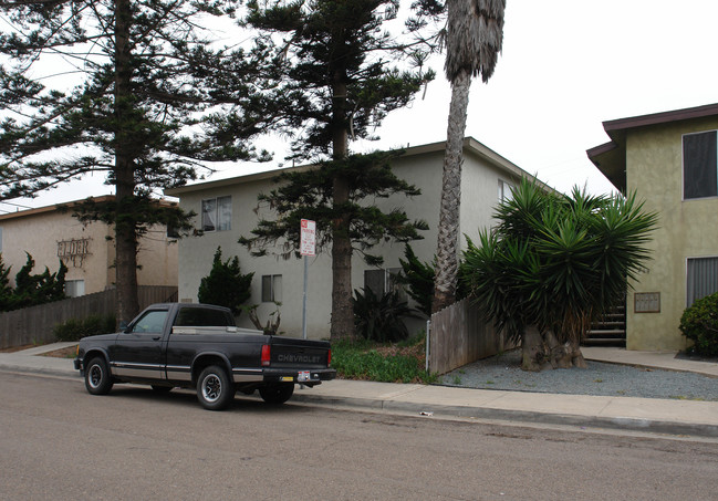 285 Elder Ave in Imperial Beach, CA - Foto de edificio - Building Photo