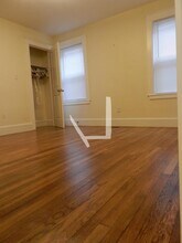 61 Poplar St, Unit 1 in Watertown, MA - Foto de edificio - Building Photo