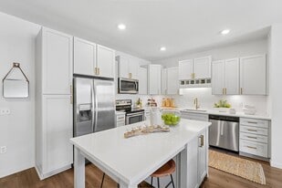 610 West in Brooklyn Park, MN - Building Photo