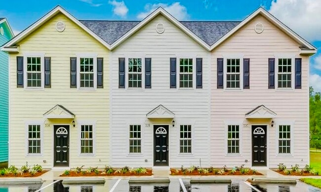 property at 10 Old Courthouse Way