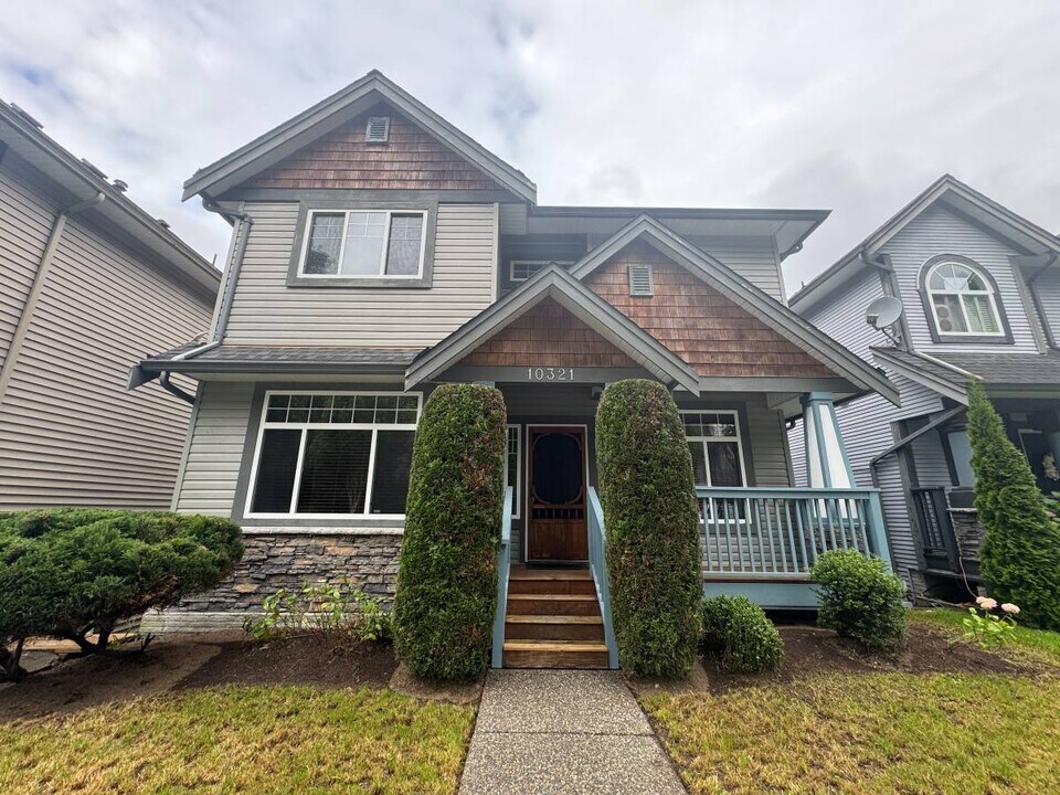 10321 244 St in Maple Ridge, BC - Building Photo