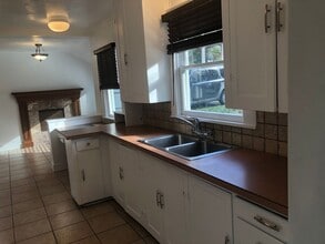 1397 Crest Dr in Eugene, OR - Building Photo - Building Photo