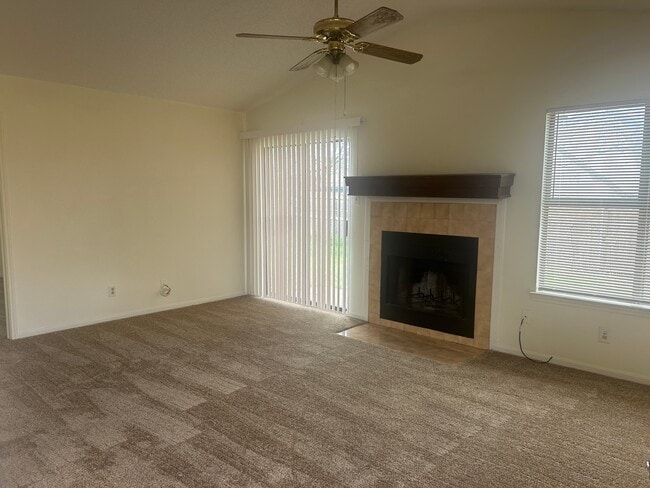 1611 Mona Dr in Killeen, TX - Foto de edificio - Building Photo