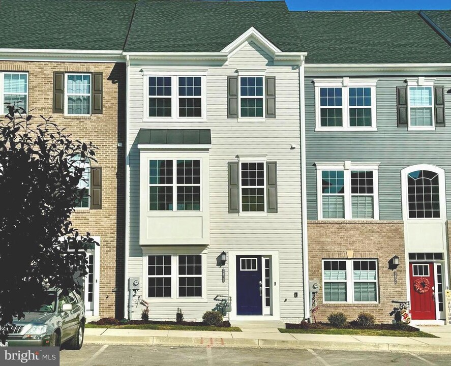 1456 Clingmans Dome Dr in Frederick, MD - Building Photo