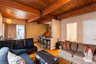 1131 W Drummond Pl, Unit A7 in Chicago, IL - Building Photo - Building Photo