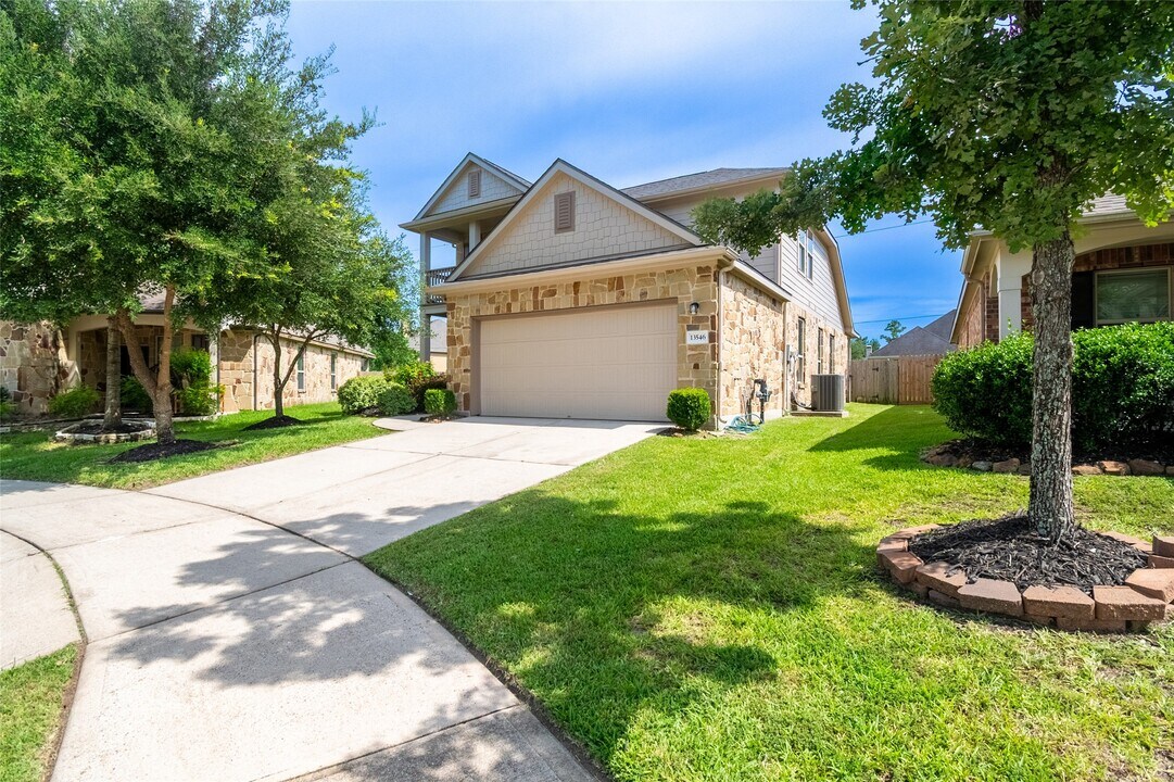 13546 Smith Lake Ln in Houston, TX - Building Photo