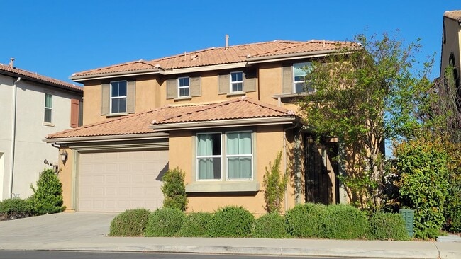 39603 Strada Venezia in Lake Elsinore, CA - Building Photo - Building Photo
