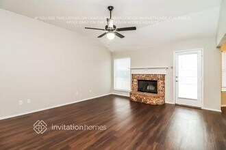 944 Carlin Ln in Burleson, TX - Foto de edificio - Building Photo