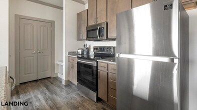 12500 Shadowglen Trce, Unit 9302 in Manor, TX - Foto de edificio - Building Photo