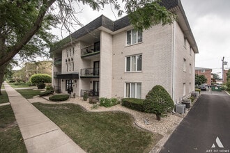 10910 S Kilpatrick Ave in Oak Lawn, IL - Building Photo - Building Photo