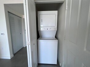729 NW 2nd St, Unit 715 in Miami, FL - Building Photo - Building Photo