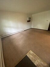 429 N Gilbert St in Iowa City, IA - Building Photo - Building Photo