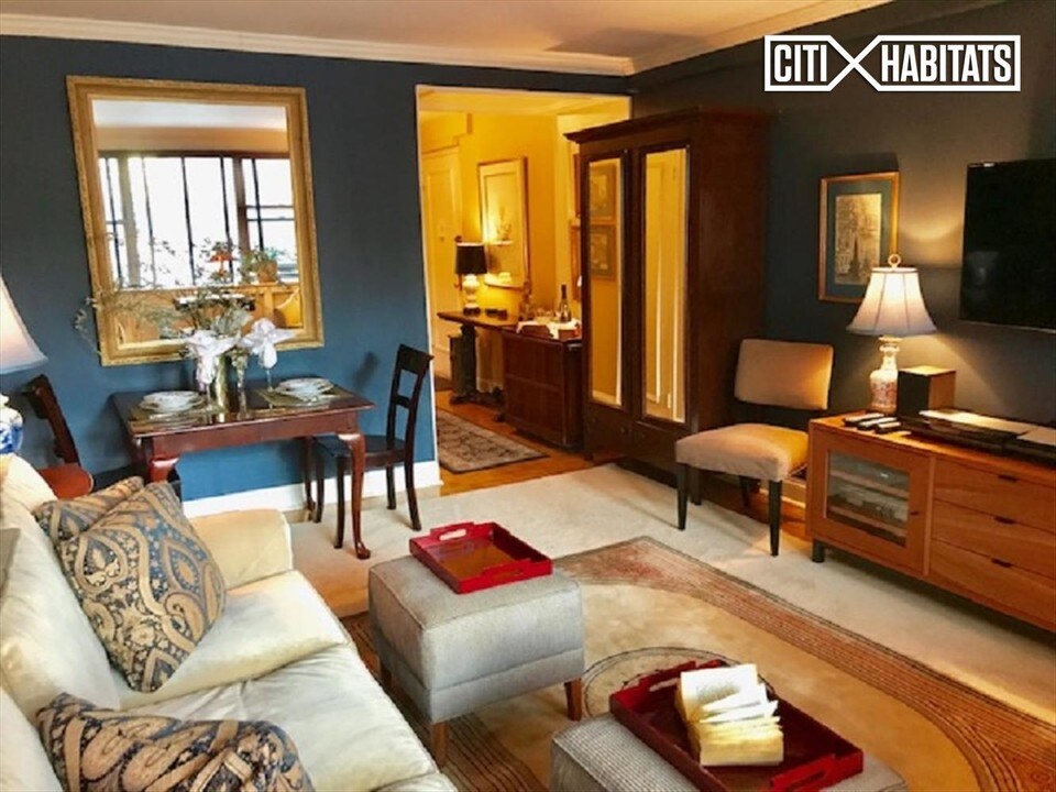 221 E 50th St-Unit -8D in New York, NY - Building Photo