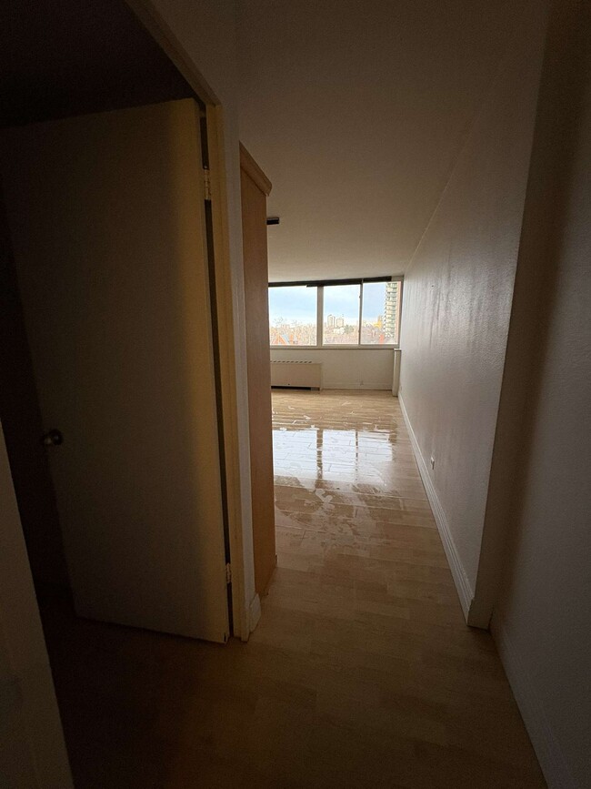 1196 N Grant St, Unit 706 in Denver, CO - Foto de edificio - Building Photo