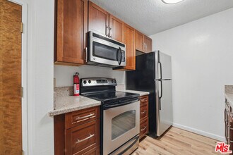 4295 Vía Arbolada in Los Angeles, CA - Building Photo - Building Photo