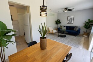 120 NE 10th Ave in Hallandale Beach, FL - Building Photo