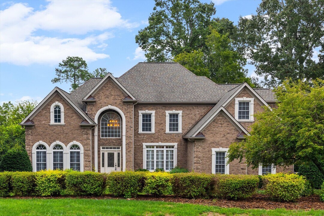 334 Stonecliff Ln in Clover, SC - Building Photo