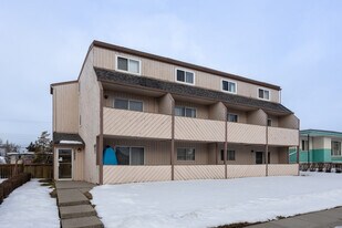 1833 41 St SE in Calgary, AB - Building Photo