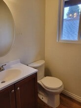 703 Sheridan Rd, Unit A in Bremerton, WA - Foto de edificio - Building Photo