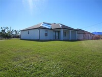 519 NW 7th Terrace in Cape Coral, FL - Foto de edificio - Building Photo