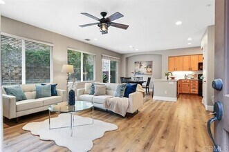 1436 Clearview Way in San Marcos, CA - Foto de edificio - Building Photo