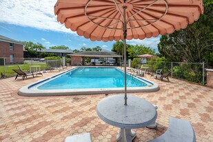 8345 13th St N in St. Petersburg, FL - Building Photo