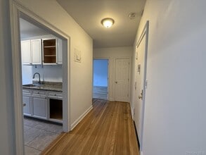 633 Old Post Rd in Bedford, NY - Building Photo - Building Photo