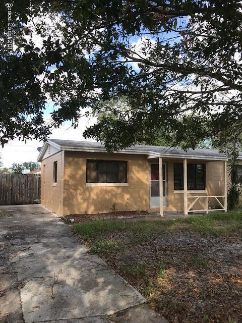 208 Crown Blvd in Melbourne, FL - Foto de edificio