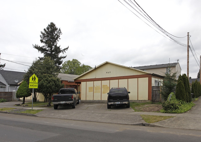 527 SE Walnut St in Hillsboro, OR - Building Photo - Building Photo