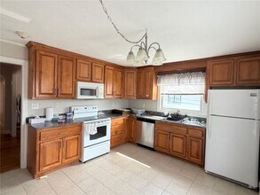 216 Harris Ave in Woonsocket, RI - Building Photo - Building Photo